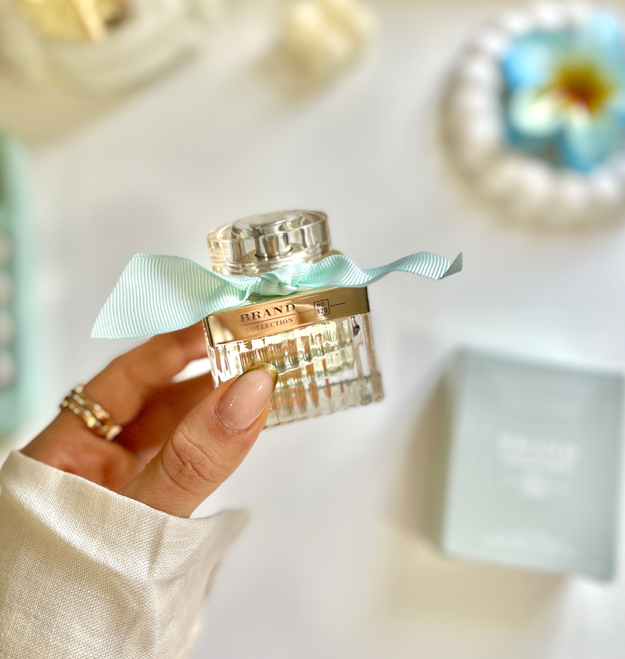 عطر جیبی زنانه برند کالکشن مدل کلوهه نچرال 320 حجم 25 میلی لیتر